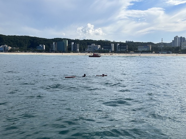 ▲ 동해해경이 1일 오후 삼척 해상에서 실종자 수색작업을 하고 있다.ⓒ동해해양경찰서