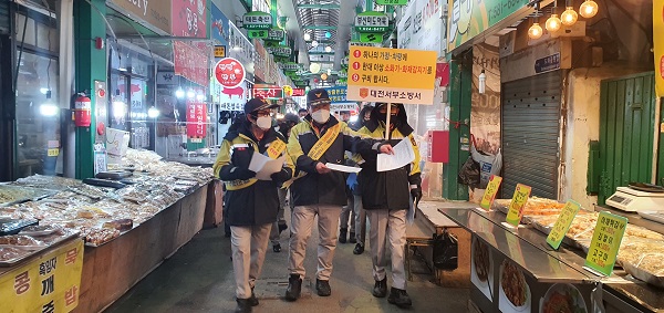 ▲ 대전시 의용소방대 전통시장 예방 순찰 장면.ⓒ대전시