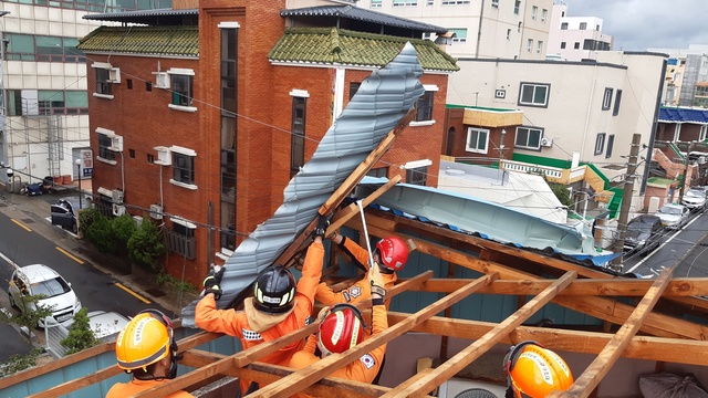 ▲ 경북도 소방본부는 제11호 태풍 힌남노 북상에 따른 강풍과 호우 등으로 발생할 수 있는 각종 안전사고 대비에 만전을 기해줄 것을 당부했다.ⓒ경북소방본부