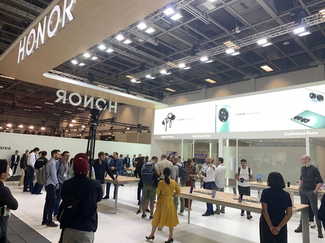 ▲ 독일 베를린에서 열린 'IFA 2022'에 참가한 아너 전시장 부스. ⓒ이성진 기자