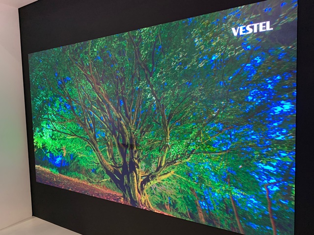 독일 베를린에서 열린 'IFA 2022'에서 베스텔이 전시한 135인치 마이크로 LED TV. ⓒ이성진 기자