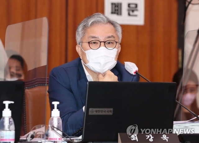 ▲ 최강욱 더불어민주당 의원이 5일 오전 서울 여의도 국회에서 열린 이원석 검찰총장 후보자 인사청문회에서 신상발언을 하고 있다.ⓒ연합뉴스(국회사진기자단)