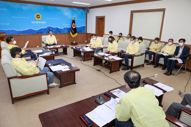 ▲ 대구시의회(의장 이만규)가 5일 오후 2시 시의회 2층 회의실에서 의장단과 각 상임위원장이 모두 모인 가운데 ‘확대의장단 회의’를 열었다.ⓒ대구시의회