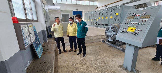 ▲ 경북도는 제11호 태풍 ‘힌남노’가 우리나라에 직접적인 영향을 줄 것으로 예상되면서 지난 1일부터 5일까지 도내 저수지 및 배수장에 대해 긴급점검을 실시했다.ⓒ경북도