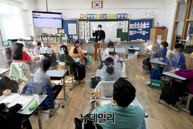 ▲ 서울 도봉구 창원초등학교에서 학생들이 수업을 듣고 있다. ⓒ뉴데일리DB