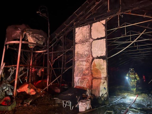 ▲ 5일 오후 10시 20분쯤 충북 청주시 상당구 미원면의 한 양계장에서 화재가 발생해 1시간만에 진화됐다.ⓒ충북소방본부