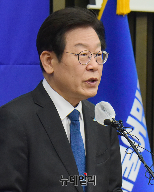 ▲ 이재명 더불어민주당 대표가 5일 국회에서 열린 비상 의원총회에서 모두발언을 하고 있다.ⓒ이종현 기자