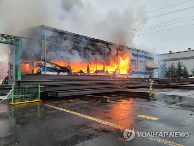 ▲ 6일 인천 현대제철 공장에서 화재가 발생했다. ⓒ연합뉴스