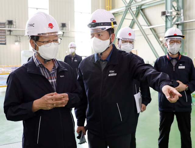 ▲ 한난 경영진이 현장 특별 안전점검을 하는 모습. ⓒ한난