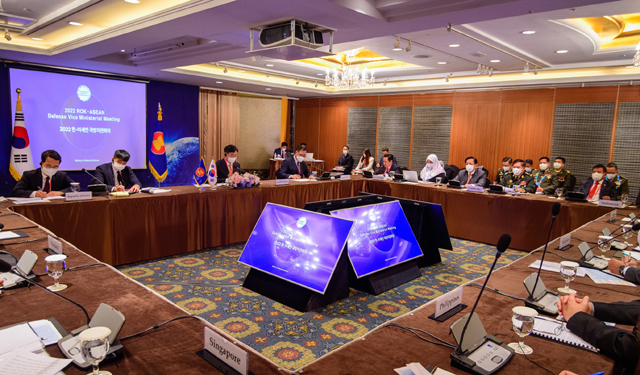 ▲ 6일 서울 중구 소공동 롯데호텔에서 서울안보대화(SDD)가 시작됐다. 안보대화를 계기로 열린 한-아세안 국방차관 회의를 주재하는 신범철 국방차관. ⓒ국방부 제공.