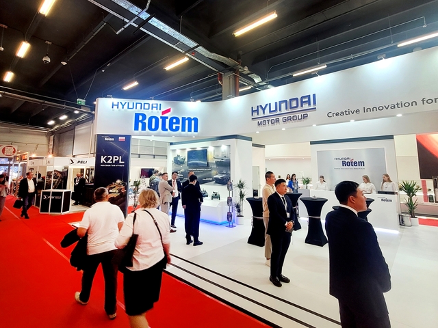 ▲ 폴란드 국제 방위산업 전시회(MSPO)에 참가한 현대로템의 부스 전경.ⓒ현대로템