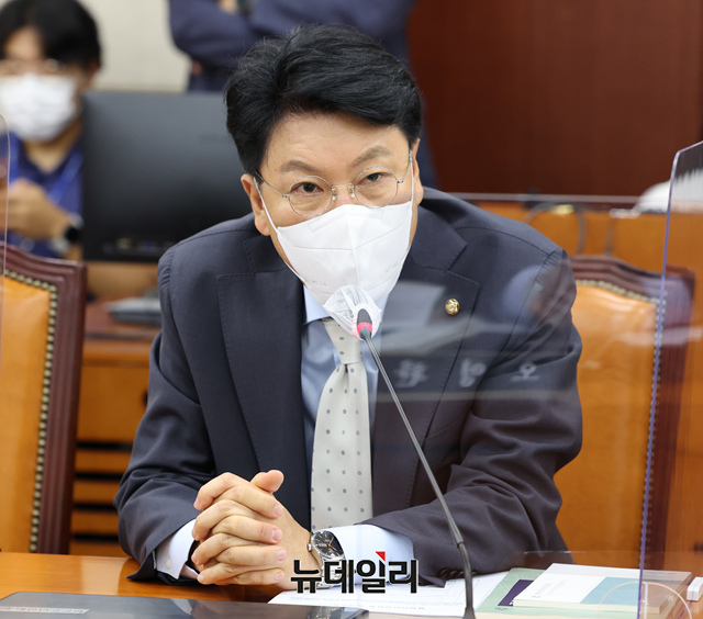 ▲ 장제원 국민의힘 의원이 28일 국회에서 열린 행정안전위원회 전체회의에서 발언하고 있다.ⓒ이종현 기자(사진=공동취재단)