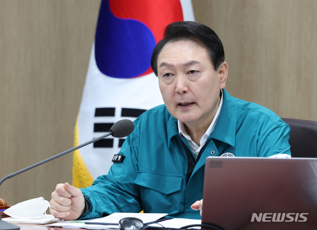 ▲ 윤석열 대통령이 7일 오전 서울 용산 대통령실 청사에서 태풍 피해상황 긴급점검 국무회의를 주재하고 있다. ⓒ뉴시스