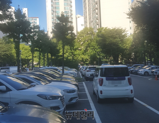 ▲ 목동 신시가지 아파트 주차장 전경.ⓒ박정환 기자