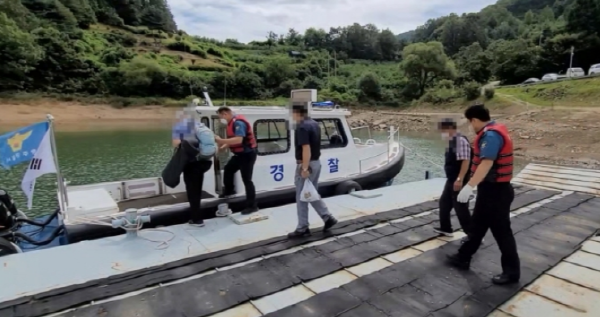▲ 충주경찰서는 추석 명절을 맞아 충주호 수몰민 벌초‧성묘객들에게 수송을 지원한다.ⓒ충주경찰서