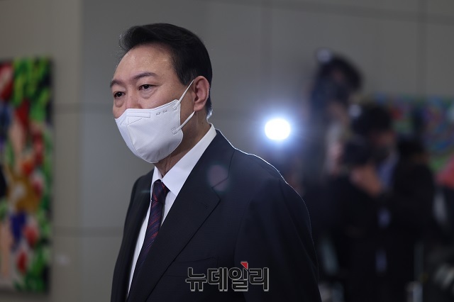 ▲ 윤석열 대통령이 지난 8월29일 서울 용산 대통령실 출근길에 취재진의 질문에 답변하고 있다.ⓒ대통령실 국민소통관실