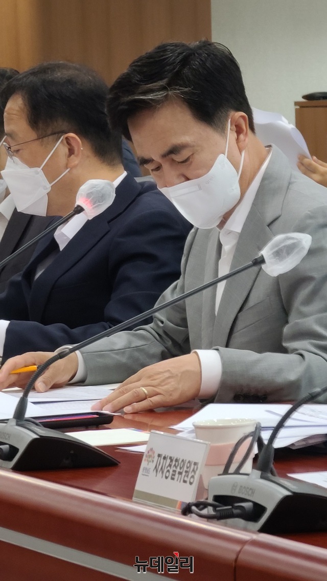 ▲ 김태흠 충남도지사가 13일 도청에서 실국원장회의를 주재하고 있다.ⓒ김정원 기자