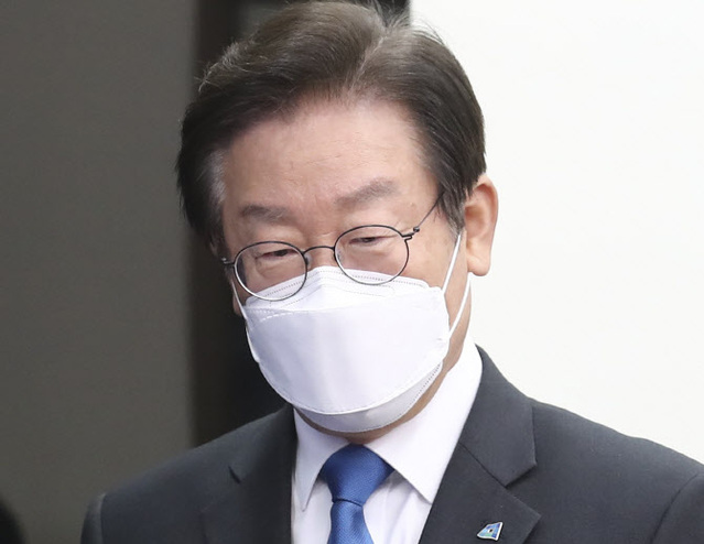 ▲ 이재명 더불어민주당 대표가 13일 서울 여의도 국회에서 열린 민생경제위기대책위원회 출범식에 참석하고 있다. ⓒ국회사진기자단