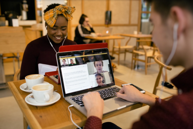 ▲ 미국 샌프란시스코 소재 미네르바대학에서 학생들이 온라인 수업에 참여하는 모습. ⓒKAFA 제공