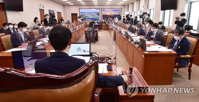 ▲ 14일 오후 국회에서 열린 민생경제안정특별위원회 4차 회의에서 류성걸 위원장이 회의를 주재하고 있다. ⓒ연합뉴스