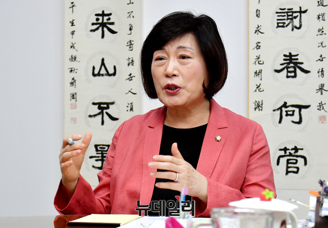 ▲ 정경희 국민의힘 의원이 15일 오전 뉴데일리와 역사 교과서 관련 인터뷰를 하고 있다.ⓒ이종현 기자