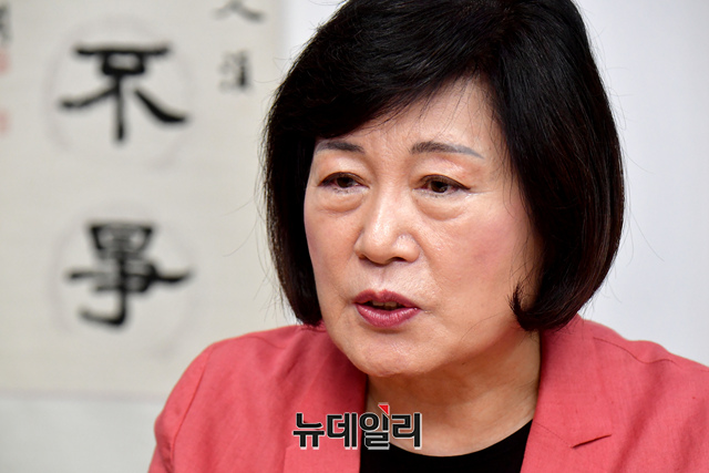 ▲ 정경희 국민의힘 의원이 15일 오전 뉴데일리와 역사 교과서 관련 인터뷰를 하고 있다.ⓒ이종현 기자