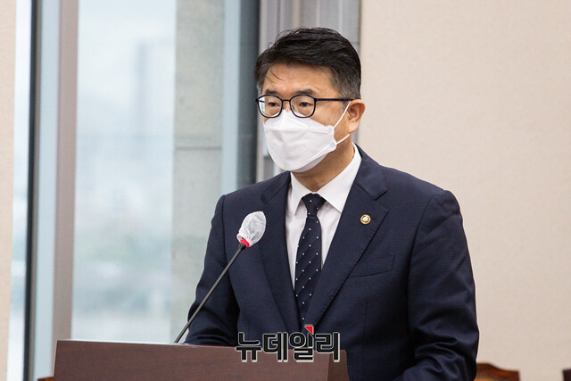 ▲ 장상윤 교육부 차관이 지난달 9일 서울 여의도 국회에서 열린 교육위원회 전체회의에서 업무보고를 하고 있다.ⓒ뉴데일리DB