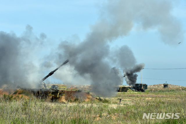 ▲ 해상 사격훈련 중인 해병대 K-9 자주포. ⓒ뉴시스. 무단전재 및 재배포 금지.