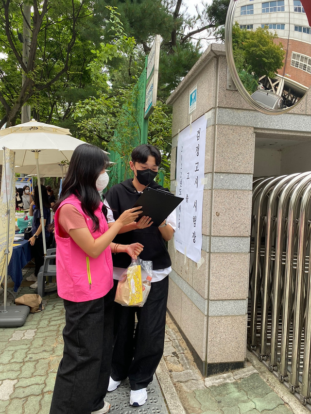 ▲ 2022년도 대구지역 검정고시 전체 응시인원 2503명 중 학교 밖 청소년지원센터 꿈드림의 지원을 받는 청소년 649명이 응시했고, 이 중 635명이 합격했다. 이는 부분 합격자 100명을 포함한 인원이며, 합격률은 97.8%로 작년 대비 1.8% 증가했다.ⓒ대구시