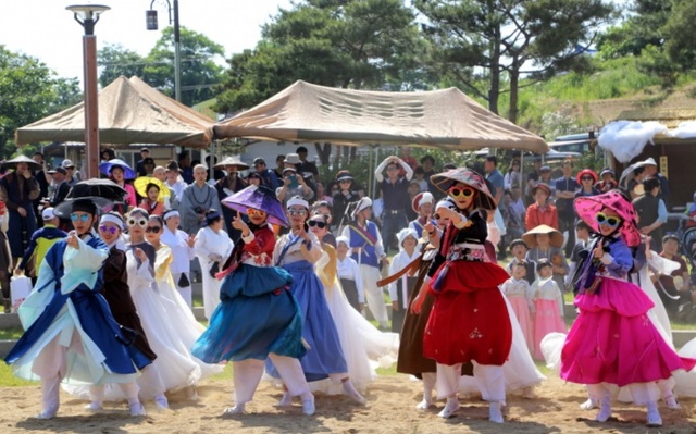▲ 세종대왕과 초정약수 축제 프로그램 중 하나인 초정수월래.ⓒ청주예총