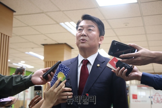 ▲ 국민의힘 당 대표 당권 도전 의사를 밝힌 안철수 의원이 20일 대구를 찾아 기자회견을 하고 있다.ⓒ뉴데일리
