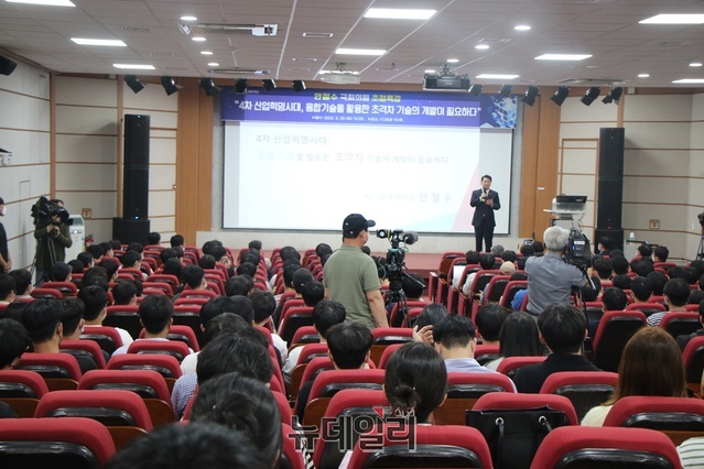 ▲ 이날 경북대 특강에서는 강당 250석이 꽉차는 등 높은 열기 속에 진행됐다.ⓒ뉴데일리