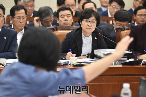 ▲ 문재인정부 당시 '블랙리스트' 혐의, 즉 직권남용권리행사방해 등의 혐의로 징역형을 확정 받은 김은경 전 환경부 장관 ⓒ뉴데일리DB