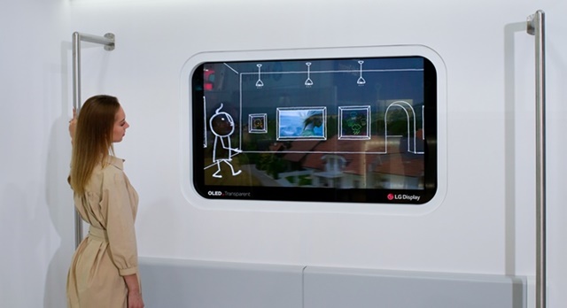 ▲ 독일 베를린에서 20일(현지시간) 열린 세계 최대 철도 기술 박람회 '이노트렌스 2022'에서 열차 창문용 투명 OLED 솔루션. ⓒLG디스플레이