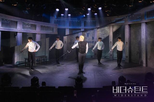▲ 뮤지컬 '비더슈탄트' 공연 장면.ⓒ미스틱컬처