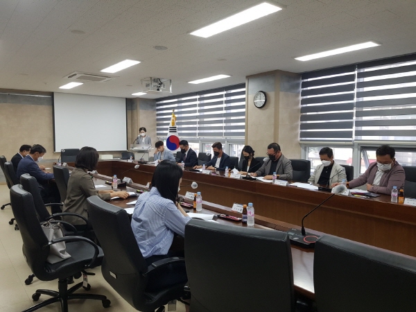 ▲ 충주교육지원청은 청렴문화 실천을 위한 청렴 플로깅 캠페인과 청렴사회협약 회의를 개최했다.ⓒ충주교육지원청