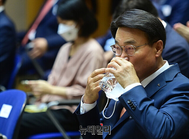 ▲ 경영진 책임론을 둘러싼 정치권 대립으로 최정우 회장에 눈길이 쏠리고 있다 ⓒ뉴데일리DB