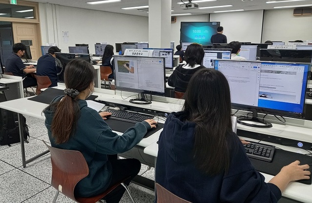 ▲ 단양중 학생들의 컴퓨터 실습 장면. ⓒ단양교육지원청