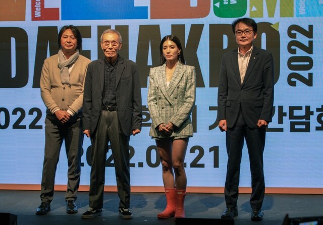 ▲ 왼쪽부터 이재원 '2022 웰컴 대학로' 총감독, '한국 공연관광 홍보대사' 배우 오영수, '2022 웰컴 대학로' 홍보대사 댄서 모니카, 유진호 한국관광공사 관광상품실장.ⓒ한국관광공사