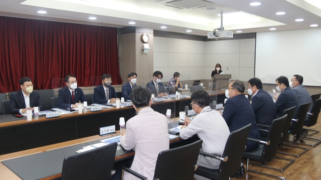 ▲ (재)경북테크노파크(원장 하인성)가 지난 20일, 한국세라믹기술원(원장 정연길)과 소재산업 육성 및 지역경제 발전을 위한 상호협력 업무협약(MOU)을 체결했다.ⓒ경북테크노파크