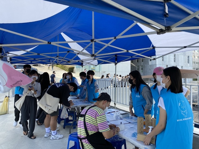 ▲ 대구보건대학교(총장 남성희) 보건행정학과가 대구시 북구 보건소와 함께 절주캠페인을 진행했다.ⓒ대구보건대