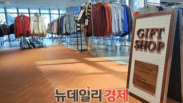 ▲ 마켓인유는 6000여벌의 중고 의류를 선별해 진열하고 있다.ⓒ조현우 기자