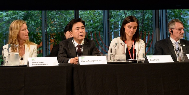 ▲ 김태흠 충남도지사가 지난 19일 미국 뉴욕에서 언더2연합 총회에서 의장으로서 사회를 보고 있다.ⓒ충남도