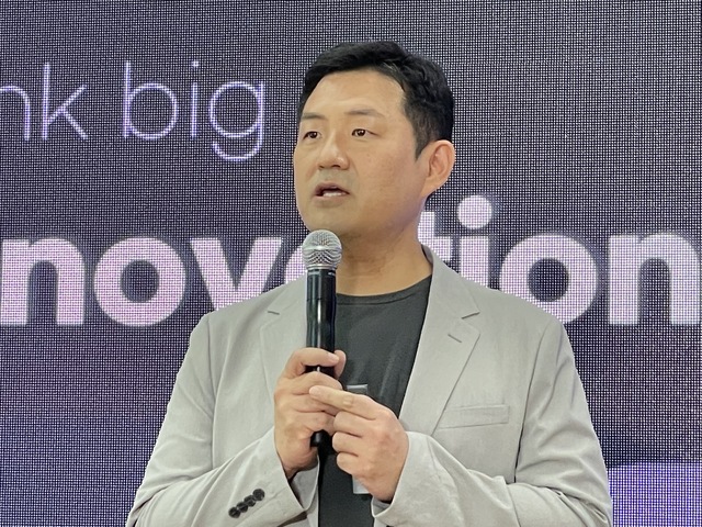 ▲ 이재진 웅진씽크빅 대표가 22일 파주출판단지 본사 사옥에서 열린 ‘2022 웅진씽크빅 오픈 이노베이션 데이’ 행사에서 발표하는 모습.ⓒ이가영 기자