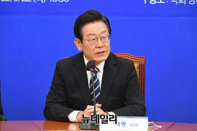 ▲ 이재명 더불어민주당 대표가 22일 국회에서 열린 상임고문단 간담회에서 참석해 모두발언을 하고 있다. ⓒ이종현 기자