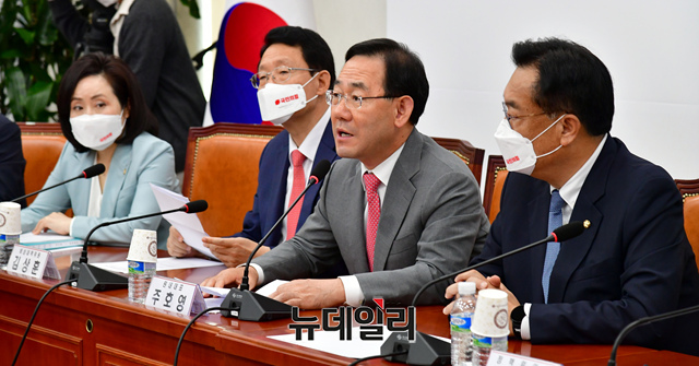 ▲ 주호영 국민의힘 원내대표가 22일 오전 국회에서 열린 비상대책위원회의에서 모두발언을 하고 있다. ⓒ이종현 기자