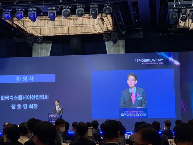 ▲ 22일 JW메리어트 서울에서 진행된 '제13회 디스플레이의 날'에서 환영사하고 있는 정호영 LG디스플레이 사장. ⓒ이성진 기자