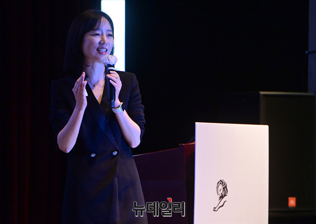 박윤진 대표는 '광고가 내게 가르쳐준 것들'을 주제로 강연을 진행했다 ⓒ정상윤 기자