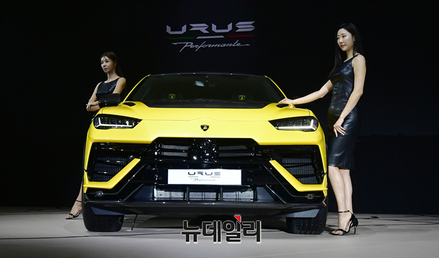 ▲ 람보르기니가 23일 슈퍼 SUV '우루스 퍼포만테'를 출시했다. ⓒ뉴데일리DB