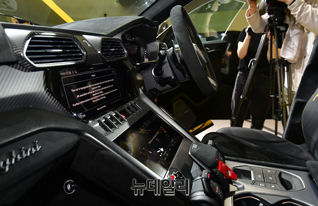 ▲ 우루스 퍼포만테의 내부 모습. ⓒ뉴데일리DB